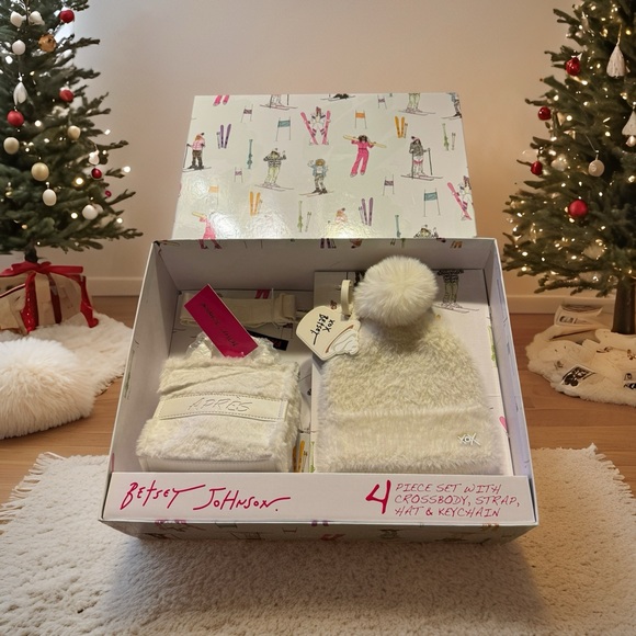 Betsey Johnson 4 piece Gift Set, (Crossbody Bag, Strap, Hat & Key Chain) NWT - Picture 2 of 13